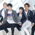 Seventeen Saat Tampil Nyanyikan Lagu 'Shining Diamond'
