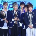 Seventeen Raih Piala World Rookie of the Year Male