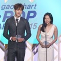 Kwak Si Yang dan Kyung Soo Jin di Gaon Chart K-Pop Awards 2016