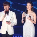 Leeteuk Super Junior dan Yura Girl's Day Menutup Acara Gaon Chart K-Pop Awards 2016