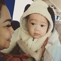 Imutnya Rafathar Saat Digendong Oma Rieta
