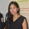 Happy Salma Ditemui Usai Latihan Drama Musikal 'Kandil & Kampung Srundeng'