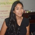 Happy Salma Ditemui Usai Latihan Drama Musikal 'Kandil & Kampung Srundeng'