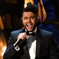 The Weeknd Bawakan Lagu 'Earned It'