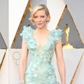 Cate Blanchett dengan Gaun Koleksi Armani Prive di Oscar 2016