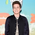 Charlie Puth di Red Carpet Kids' Choice Awards 2016