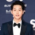 Song Joong Ki di Pink Carpet Style Icon Asia 2016