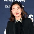 Kim Go Eun di Pink Carpet Style Icon Asia 2016