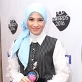 Alyssa Soebandono Raih Piala Smart POP Awards 2016