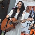 Jackline Rossy di Peluncuran Album Cokelat Berrjudul '#Like!'