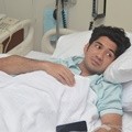 Reza Rahadian Ditemui di RS Medistra