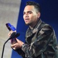 Chris Brown Raih Piala R&B Artist of the Year