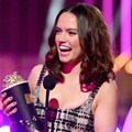 Daisy Ridley Raih Piala Breaktrough Performance