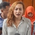 Dewi Rezer di Sidang Cerai Perdana
