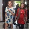 Dewi Rezer Ditemui di PN Jakarta Selatan