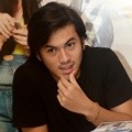 Rizky Nazar Tanda Tangani 1000 Cover Novel 'ILY From 38000 Ft'