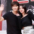 Serasinya Ji Sung dan Hyeri Girl's Day di Jumpa Pers Drama 'Entertainer'