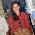 Indah Permatasari di Konferensi Pers Film 'Rudy Habibie'