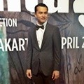 Nicholas Saputra Gagah dengan Setelan Jas Hitam