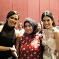 Melly Goeslaw Diapit Adinia Wirasti dan Dian Sastro