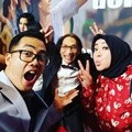Dennis Adhiswara Bersenang-senang di Gala Premier 'Ada Apa Dengan Cinta 2'