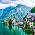 Indahnya Desa Hallstatt, Austria yang Dikelilingi Pengunungan