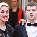 Kristen Stewart dan Jesse Eisenberg; di Opening Cannes Film Festival 2016