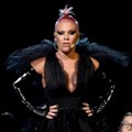 Penampilan Spektakuler Pink di Billboard Music Awards 2016