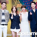 Pemeran Utama Drama 'Lucky Romance' Foto Bersama