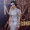 Dian Sastro Tampil Klasik Ala 1920-an