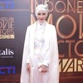 Zaskia Adya Mecca Serba Putih di Indonesia Movie Actors Awards 2016