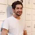 Reza Rahadian di Konferensi Pers Pementasan 'Bunga Penutup Abad'