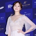 Lee Sung Kyung di Red Carpet Baeksang Art Awards 2016