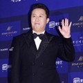 Jung Jun Ha di Red Carpet Baeksang Art Awards 2016
