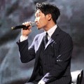 Penampilan Kim Feel di Baeksang Art Awards 2016