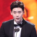 Lee Jong Suk di Baeksang Art Awards 2016