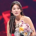 Song Hye Kyo Raih Piala Female Popularity Award Kategori TV