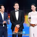 Lee Sun Gyun, Jo Jin Woong dan Yeom Jung Ah di Baeksang Art Awards 2016