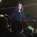 Lizzy Caplan Gantikan Isla Fisher. Ia Akan Memerankan Karakter Baru Bernama Lula.