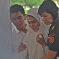Derai Air Mata Marini Zumarnis Iring Pemakaman Ayahanda
