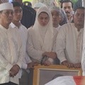 Marini Zumarnis Mengantar Kepergian Ayahanda