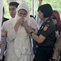 Derai Air Mata Marini Zumarnis Iring Pemakaman Ayahanda