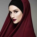 Lihat Penampilan Cinta Laura Elegan Berhijab