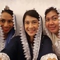Dian Sastro di Antara Sahabatnya Kompakan Pakai Gamis