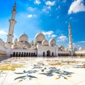 Cantiknya Masjid Agung Sheikh Zayed di Abu Dhabi