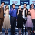 Para Pemain dan Sutradara Film 'Train to Busan' Semangat di VIP Premiere