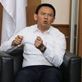 Basuki Tjahaja Purnama Saat Dikunjungi Pemain Film '3 Srikandi'