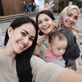 Keseruan Kartika Putri Jalan-Jalan di Korea