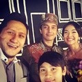 Arie Untung dan Anak Hadir di Resepsi Dimas Aditya-Tika Bravani