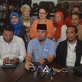 Ahmad Dhani Ditemui di Kediamannya